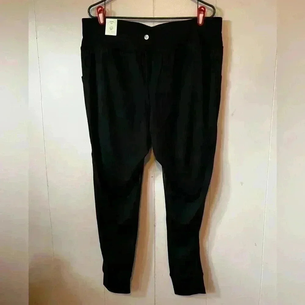Livi Active Athletic Wear Pants Ankle Cuff Shimmery Faux Leather Front Sz 18/20 - Picture 2 of 6